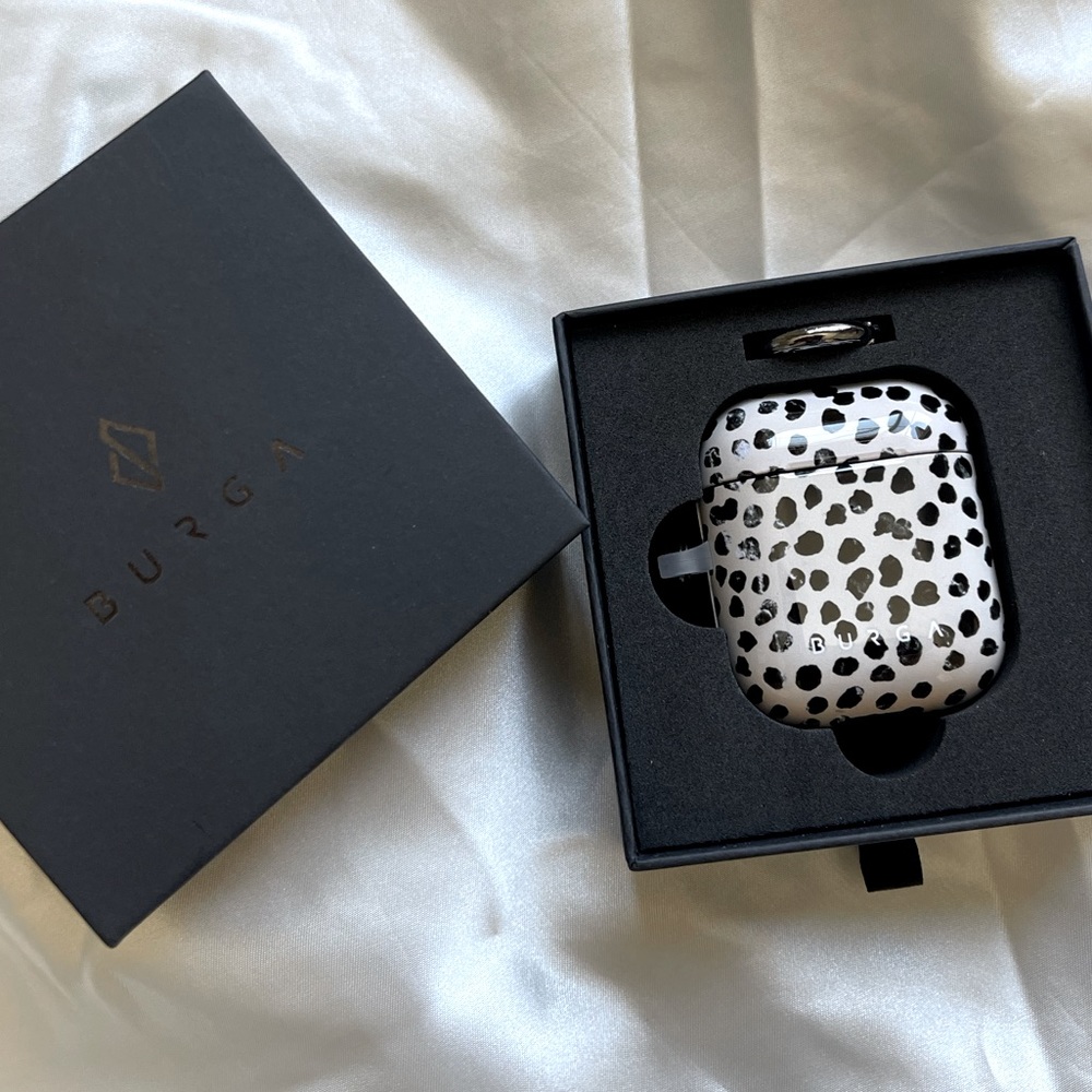 Burga airpods case. New!